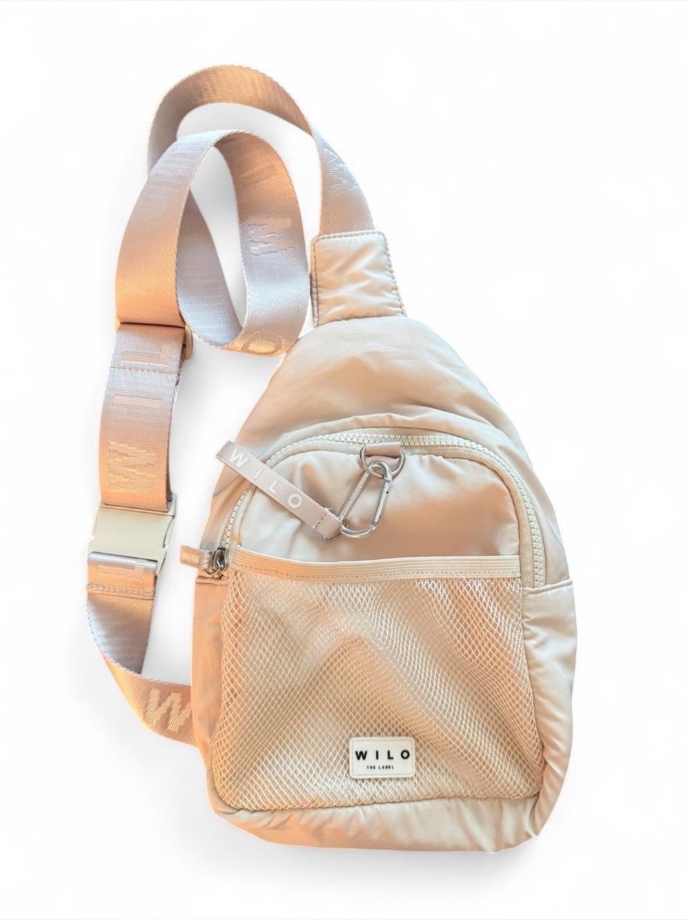 WILO THE LABEL puffer one shoulder sling backpack in cream. EUC.